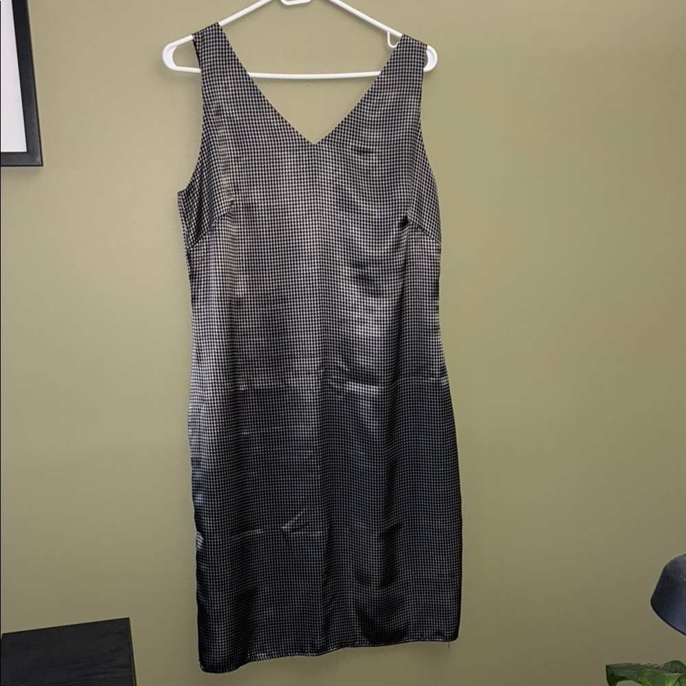 Jones New York Gray V-Neck Sheath Midi Dress